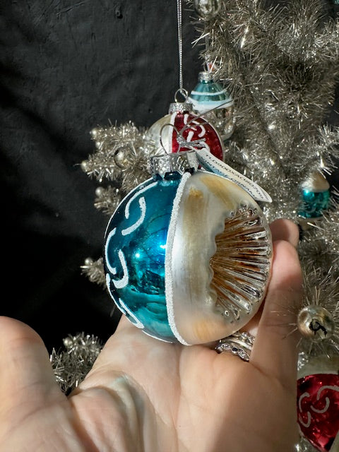 Vintage Blue Round Ornament